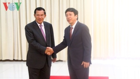 VOV-Intendant Nguyen Dang Tien trifft den kambodschanischen Premierminister Hun Sen