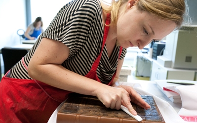 Ausländische Experten helfen Vietnam bei der Restaurierung von Arbeiten auf Papier