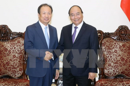 Premierminister Nguyen Xuan Phuc empfängt Generaldirektor von Samsung