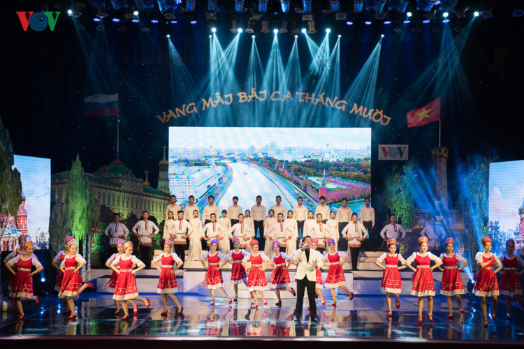 Zahlreiche Kunstprogramme zum Feier des 100. Jahrestags der Oktoberrevolution