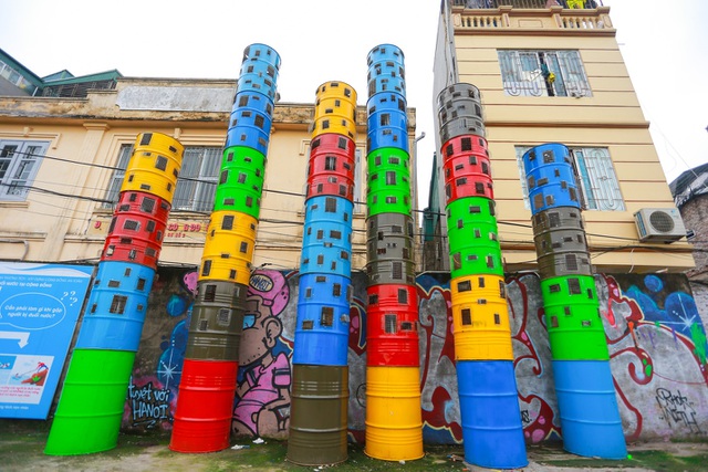 Die Kunststraße erzählt Geschichte über Roten Fluss