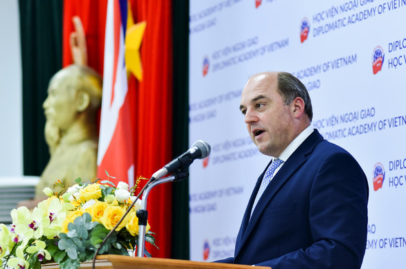 Großbritannien lobt wichtigere Rolle Vietnams in der Region und in der Welt