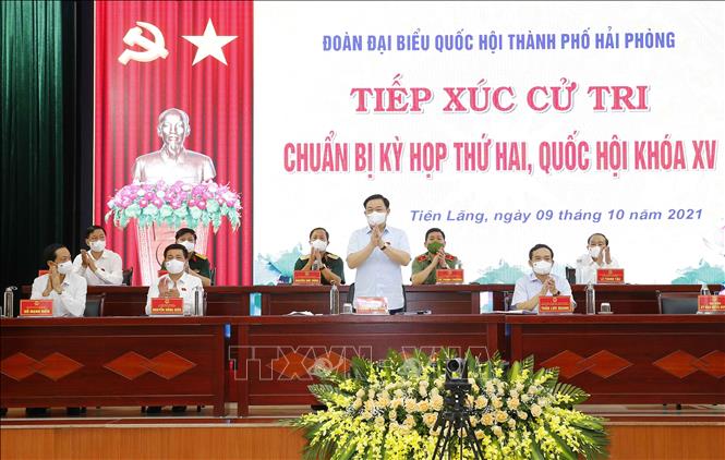 Parlamentspräsident Vuong Dinh Hue trifft Wähler in Hai Phong