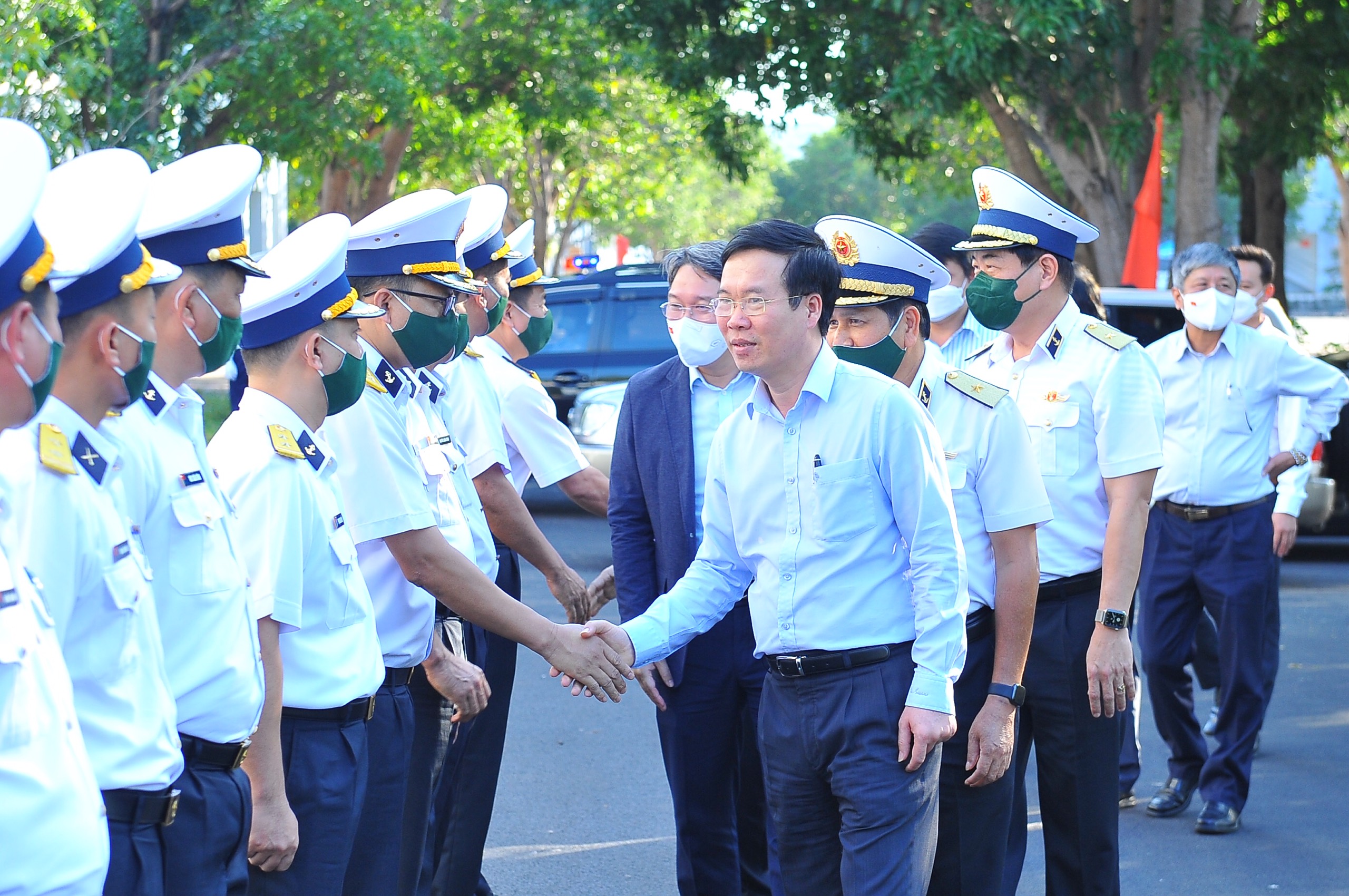 Ständiges Mitglied des Parteisekretariats Vo Van Thuong besucht Marinestützpunkt Cam Ranh