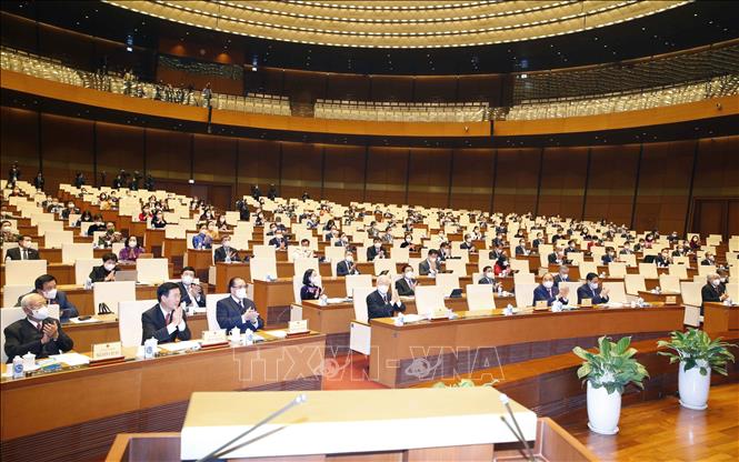 Das Parlament eröffnet die erste Sondersitzung