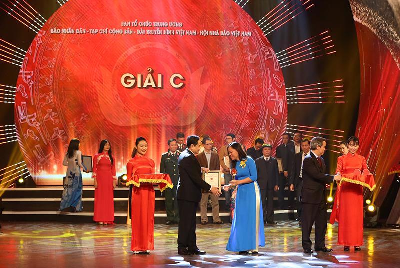 67 Werke bekommen den Preis „Goldener Hammer und Sichel” verliehen