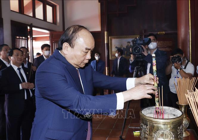 Staatspräsident Nguyen Xuan Phuc besucht Gedenkstätte des Premierministers Pham Van Dong in Quang Ngai