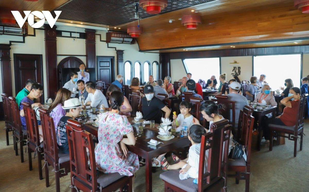 Neuer Rekord der Touristen an Feiertagen in der Ha Long-Bucht