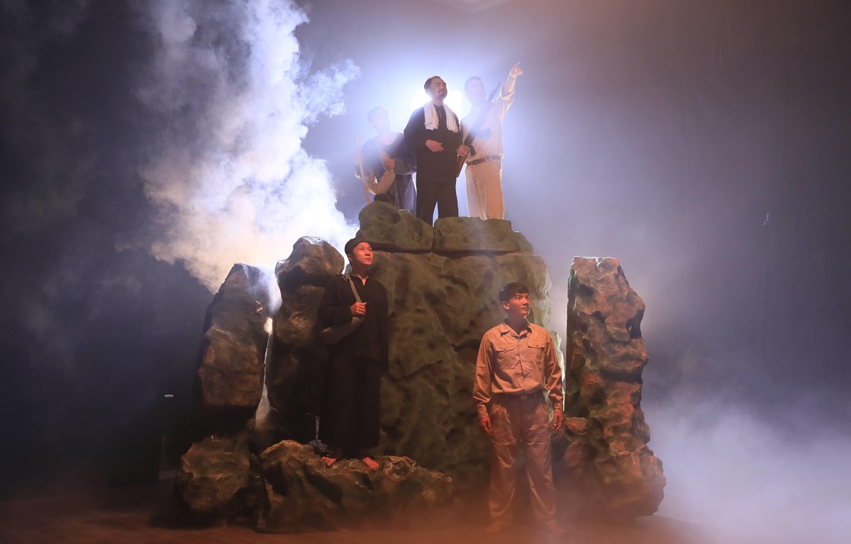 Aufbau der Figur von Präsident Ho Chi Minh im Musical