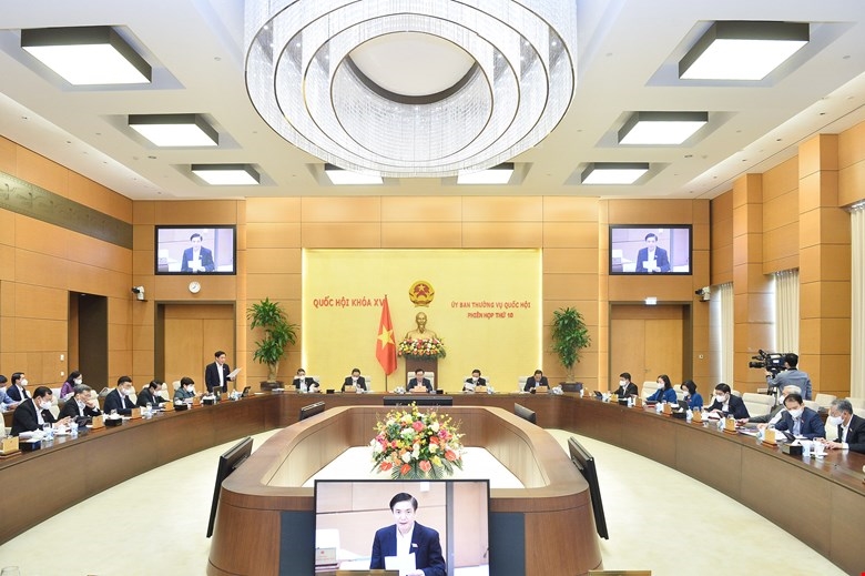 Das Parlament berät das Aufsichtsprogramm