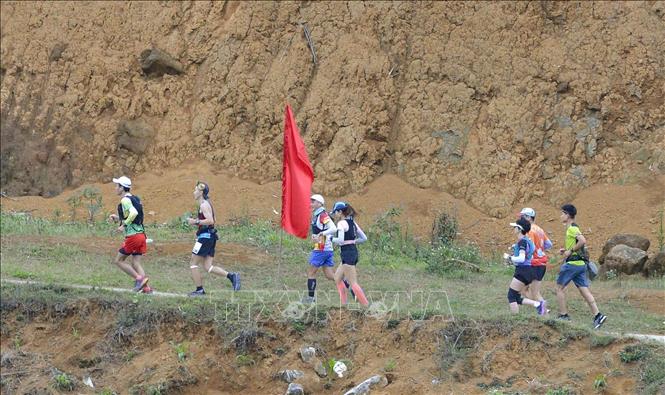 Marathon zur Entdeckung des altertümlichen Wegs Pa Vi in der Bergprovinz Lai Chau