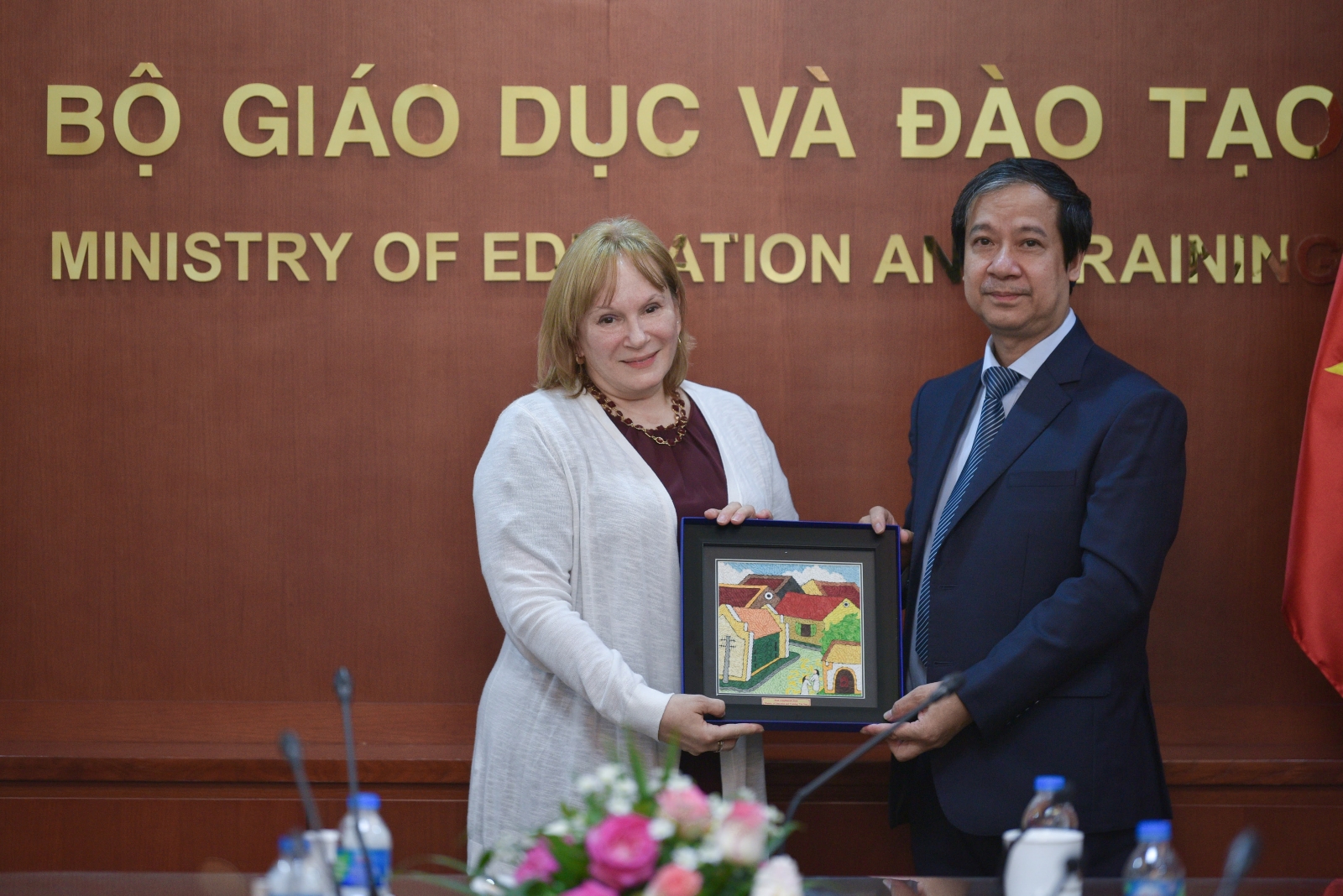 Bildungsminister trifft die Landesdirektorin von USAID in Vietnam