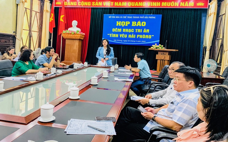 Zahlreiche bekannte Sängerinnen und Sänger nehmen am Musikprogramm „Liebe zu Hai Phong” teil