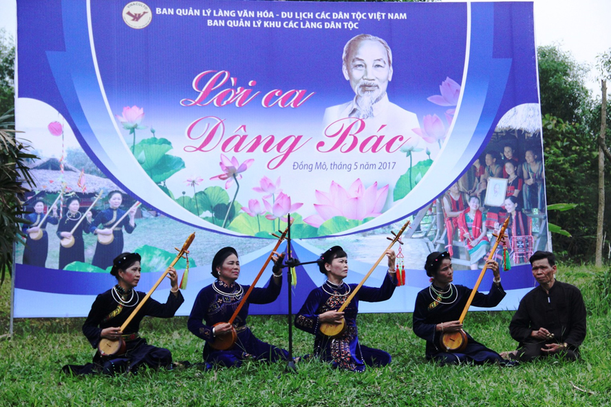 Programm zum Gedenken an Präsident Ho Chi Minh im Kulturdorf