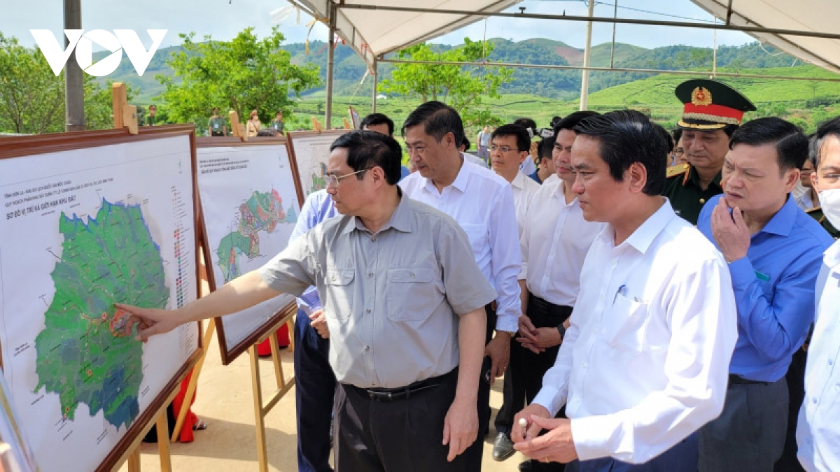 Premierminister Pham Minh Chinh überprüft Einrichtungen in den Provinzen Hoa Binh und Son La