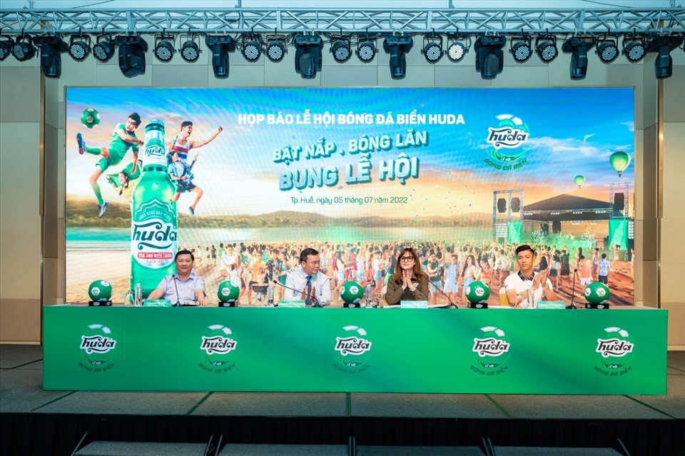 Das Fest des Strandfußballs findet in sechs Provinzen in Zentralvietnam statt