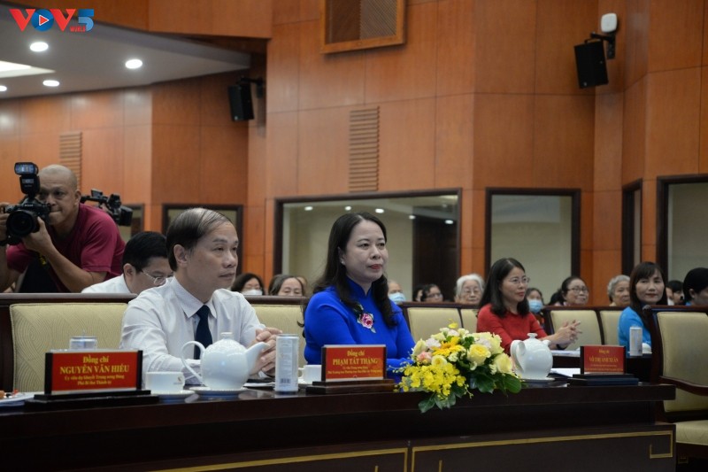 Vize-Staatspräsidentin Vo Thi Anh Xuan trifft revolutionäre Gefangene