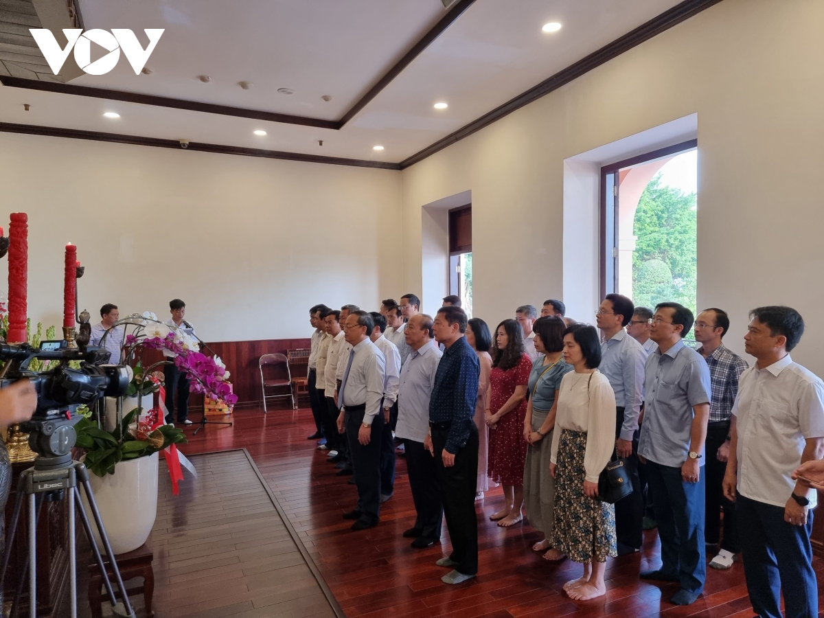 VOV-Delegation gedenkt Präsident Ho Chi Minh