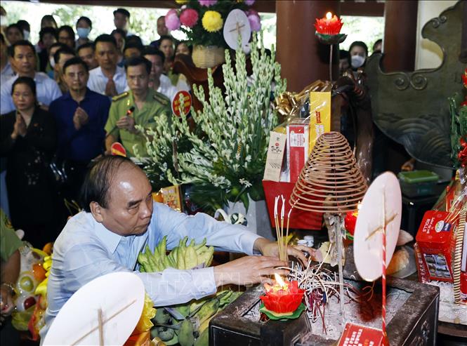 Gedenken an Präsident Ho Chi Minh in Gedenkstätte in Ba Vi