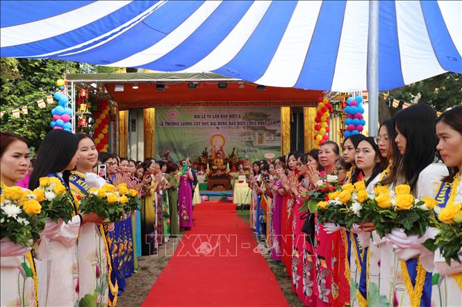 Das Vulan-Fest und Richtfest der Gebetshalle in der Phuc Lam-Pagode in Potsdam