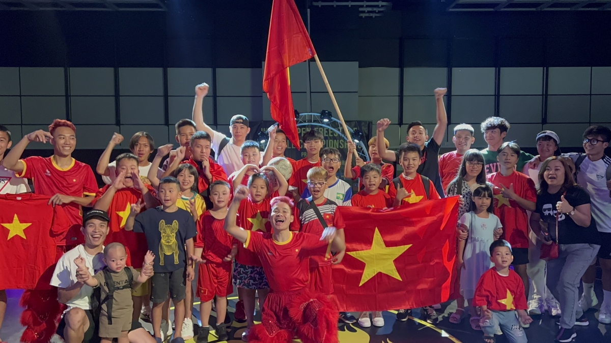 Vietnam belegt den zweiten Platz bei der Fußball Freestyle Meisterschaft in Tschechien