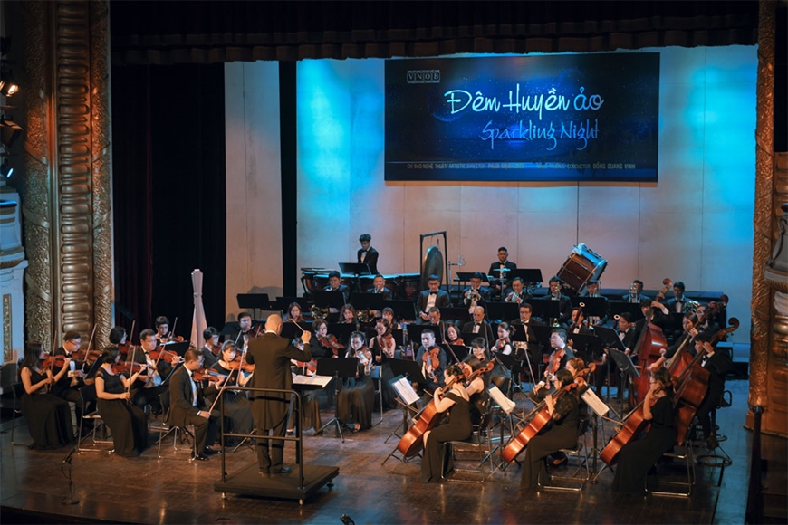 Konzert „spektakuläre Nacht” mit neuen Auftritten im Opernhaus in Hanoi