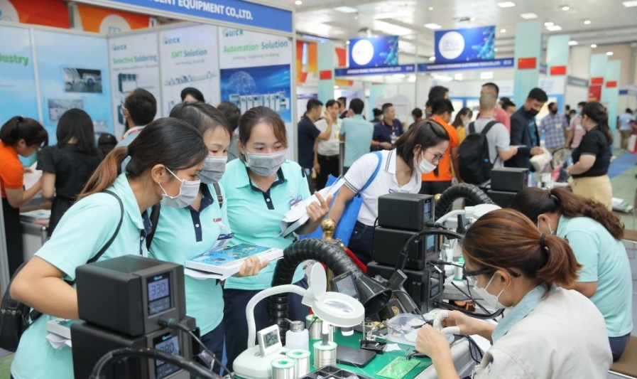 20 Länder nehmen an der internationalen Elektronik-Messe in Vietnam teil