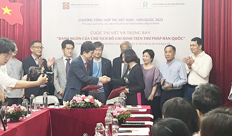 Ausstellung „Aussagen von Präsident Ho Chi Minh auf der koreanischen Kalligraphie”