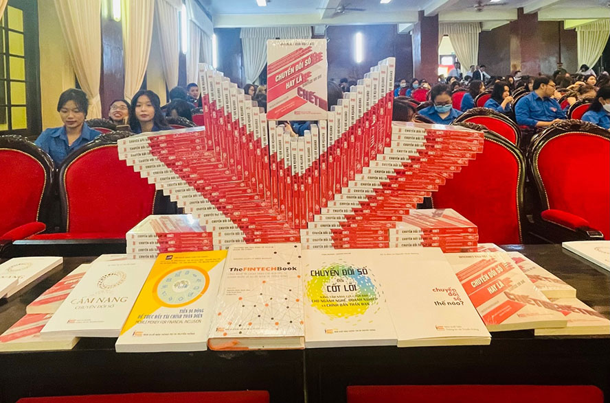 Ausstellung „70 Jahre des Aufbaus und der Entwicklung der vietnamesischen Buch-Publikationsbranche