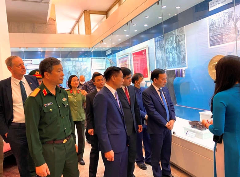 Ausstellung wertvoller Gegenstände von Präsident Ho Chi Minh
