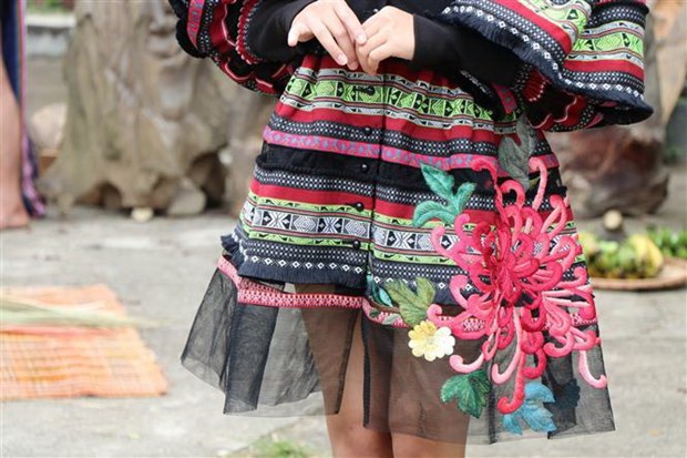 Modenschau der Ao Dai-Tracht und Brokat-Mode in der Provinz Kon Tum