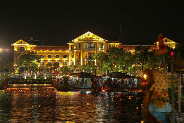 Das Programm zur Ehrung des Parfüm-Flusses im Festival des traditionellen Handwerks Hue