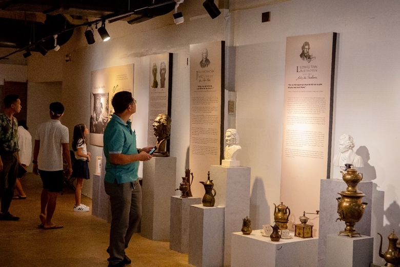 Ausstellung “Trinh Cong Son – Inspiration aus Meditation und Kaffee”