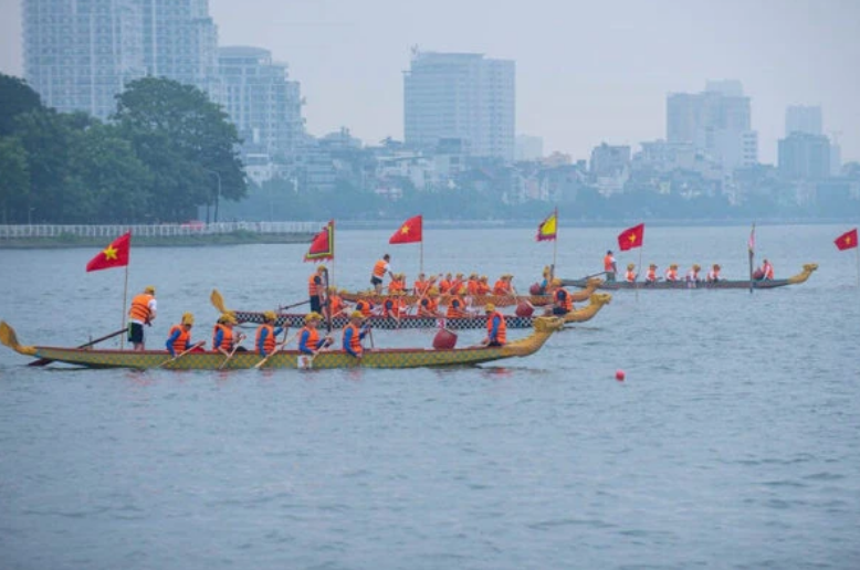 50 Teams nehmen an Drachenbootrennen 2024 in Hanoi teil