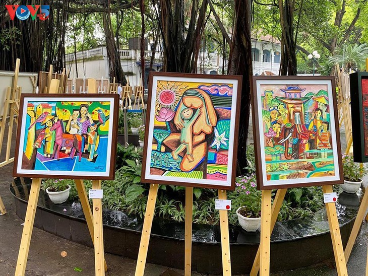 Pameran lukisan pelukis kontemporer Vietnam dalam musim isolasi