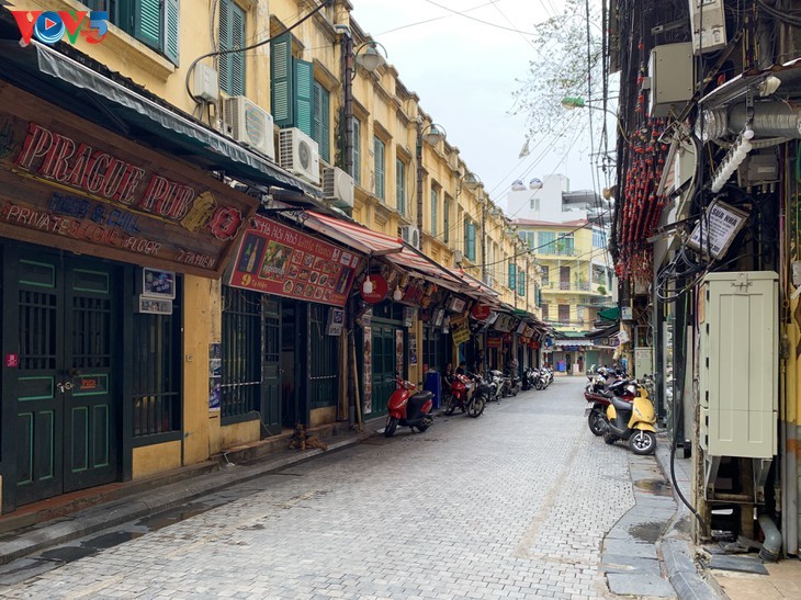 Serangkaian toko di Sektor Kota Kuno Hanoi ditutup kerena wabah Covid-19