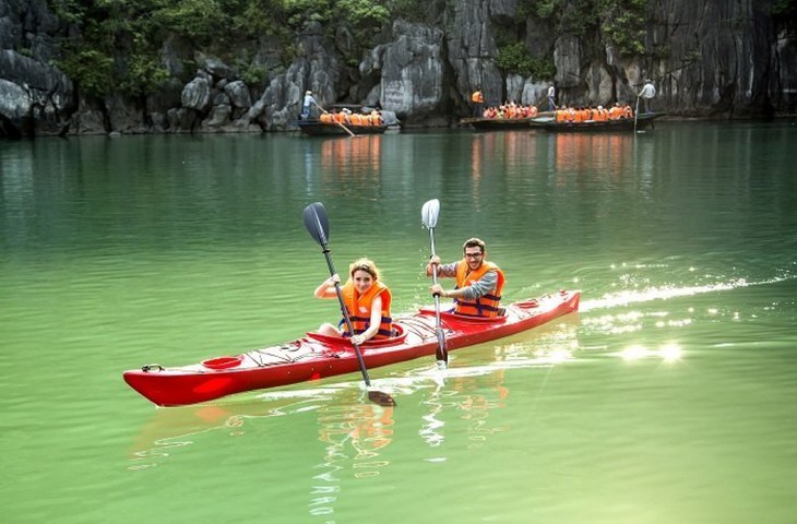 Menikmati Pengalaman yang Menarik di Teluk Ha Long