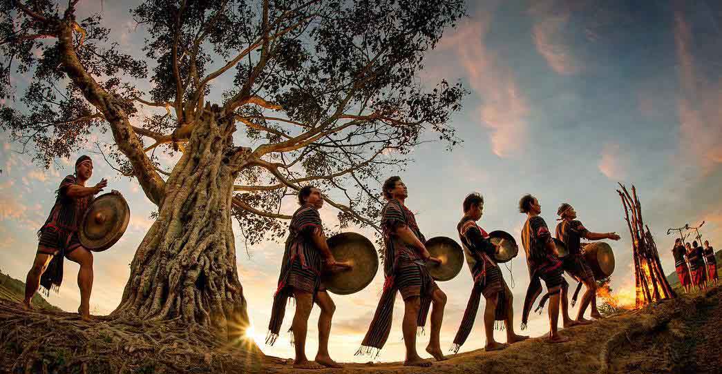 Ikhtisarkan Surat Beberapa Pendengar dan Perkenalkan Informasi Terkait Ruang Gong Tay Nguyen