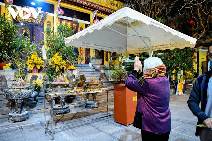 Pergi Ke Pagoda di Awal Tahun – Keindahan Budaya Tradisional Orang Vietnam