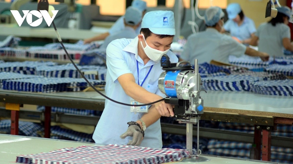 Les entreprises vietnamiennes accélèrent leur production pour honorer les commandes à l’exportation