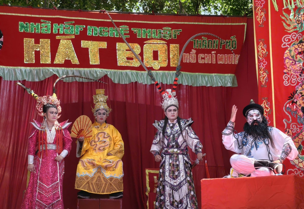 Le hát bội retrouve son public au cœur des sites historiques de Hô Chi Minh-ville