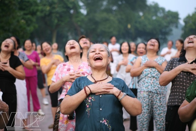 สโมสรฝึกโยคะหัวเราะในกรุงฮานอย