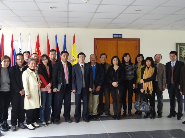 คณะผู้แทนสมาพันธ์นักหนังสือพิมพ์แห่งประเทศไทยเยือนสถานีวิทยุเวียดนาม