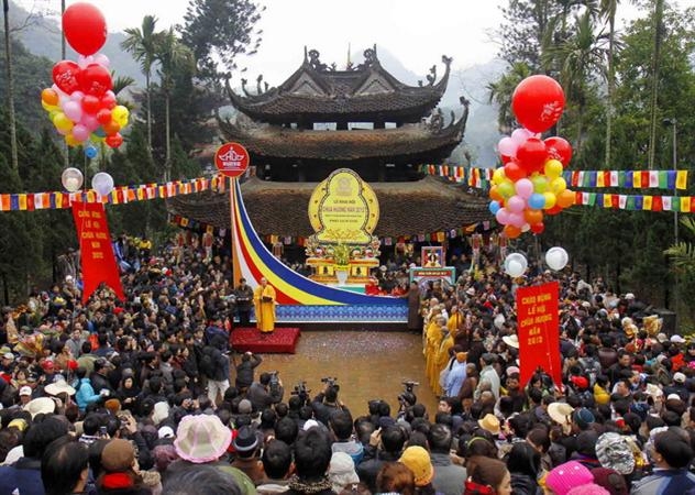 เทศกาลวัด Huong  ปี 2012