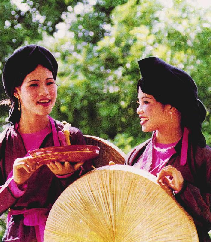 Vào chùa -  เพลงพื้นบ้าน "ไปทำบุญที่วัด"