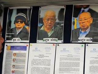 ศาลยุติธรรมแห่งกัมพูชากันตัวนายกางกึ๊กเอียวไปให้การเป็นพยานในคดีอดีตแกนนำเขมรแดง