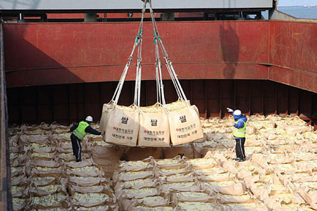 สหรัฐและสาธารณรัฐประชาธิปไตยประชาชนเกาหลีหารือเกี่ยวกับโครงการช่วยเหลือด้านอาหาร