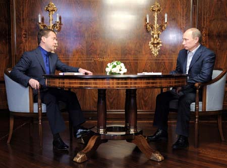 นายกฯปูตินที่ชนะการเลือกตั้งประธานาธิบดีรัสเซียเตรียมให้แก่การจัดรัฐบาลชุดใหม่