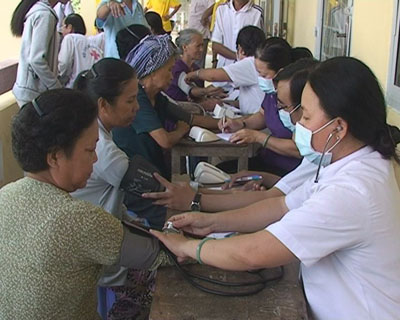 โครงการตรวจและรักษาโรคโดยไม่คิดค่าใช้จ่ายให้แก่ชาวเวียดนามที่มีฐานะยากจน