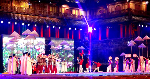 การเปิดงานเฟสทีวัลเว้ 2012